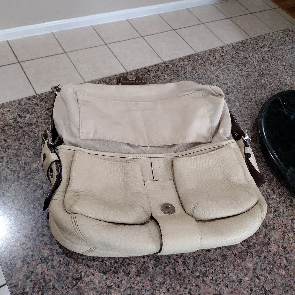 COACH Soho Biege/Cream Purse